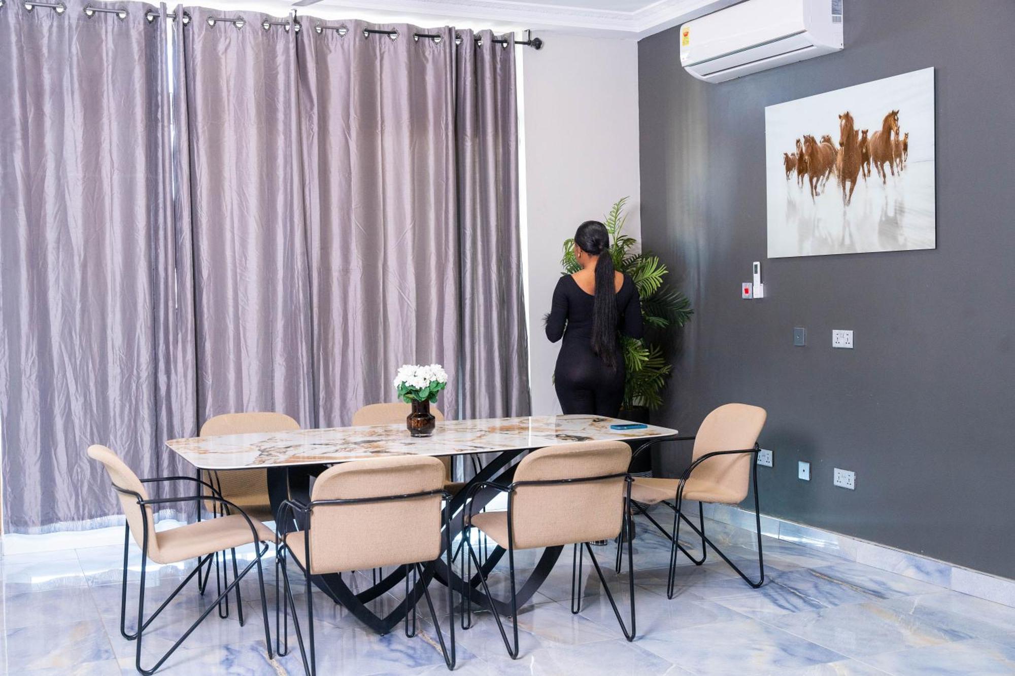 Adonai Luxe Apartment Tema Buitenkant foto