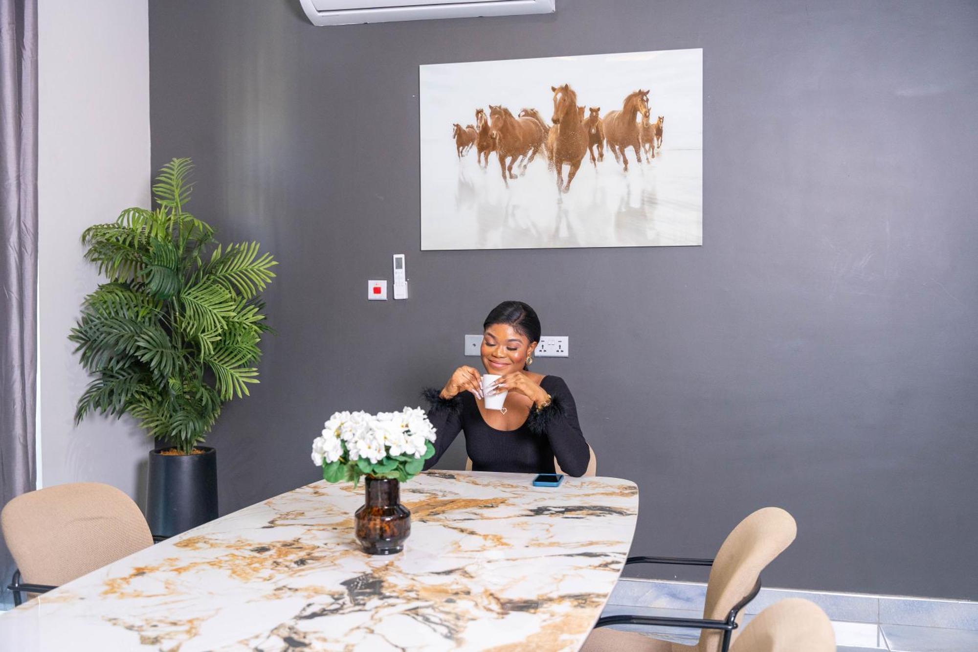 Adonai Luxe Apartment Tema Buitenkant foto